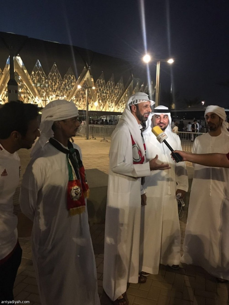 الجماهير الإماراتية تتوافد إلى (الجوهرة)