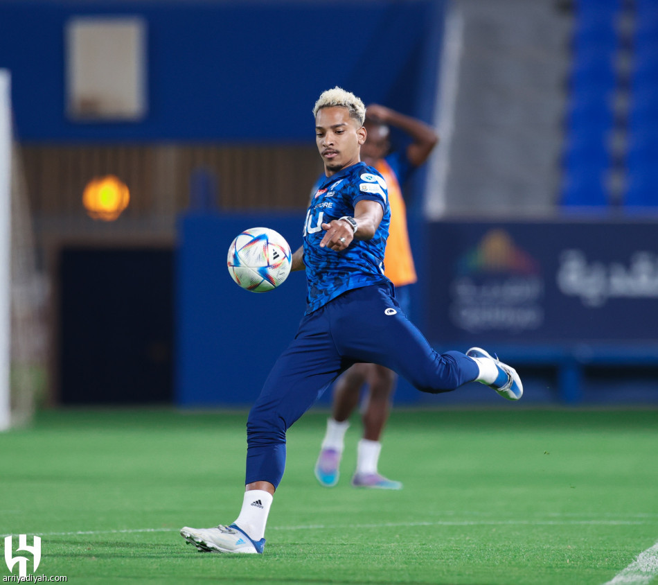 الهلال.. مناورة تعيد ميشيل والفرج