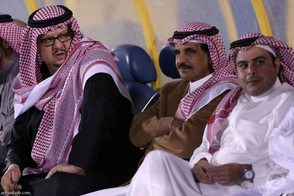 فيصل بن تركي يجتمع بلاعبي النصر بتواجد شرفي وإداري