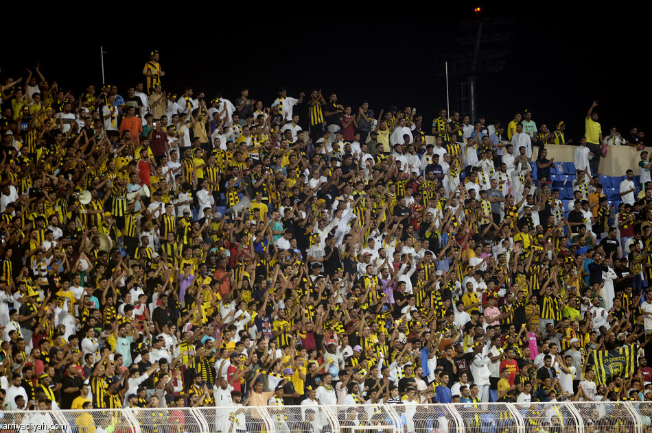 سانتو 
يقهر سجل بداياته