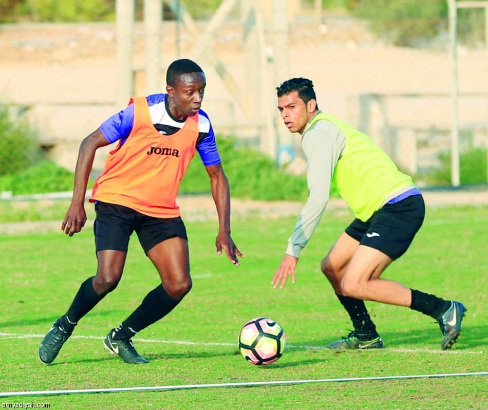 3 يفرطون في مزاحمة المتصدر