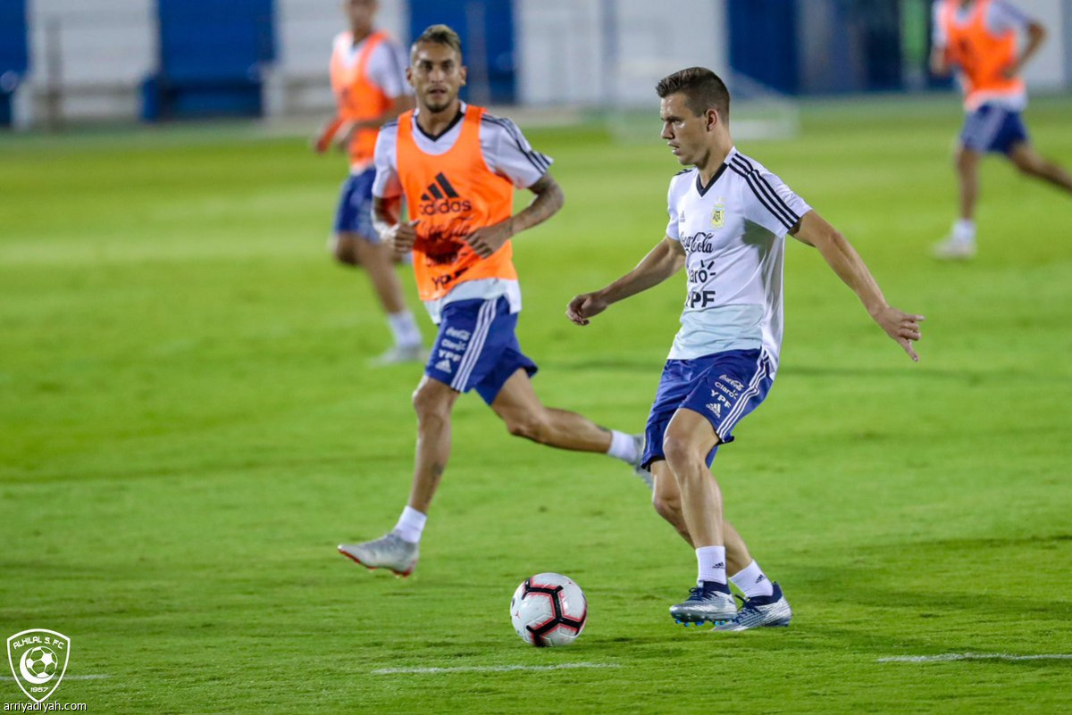 التانجو في الهلال