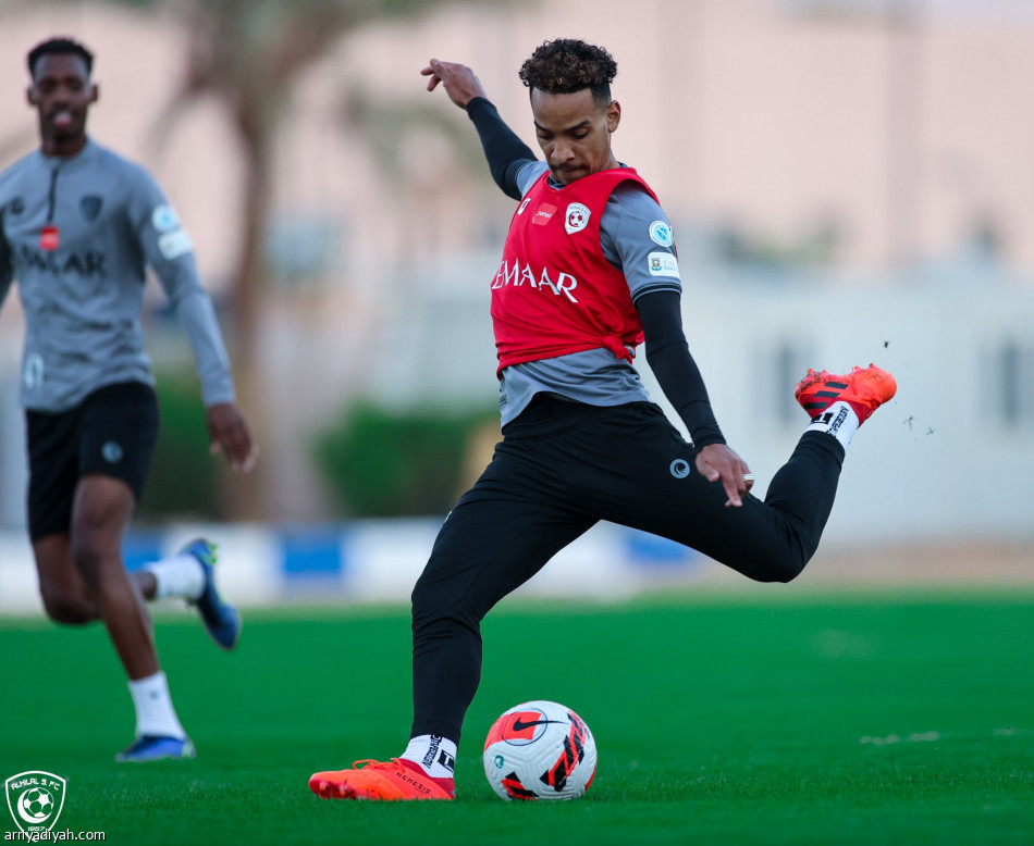 الهلال.. البريك وبيريرا يعودان أمام الفيصلي