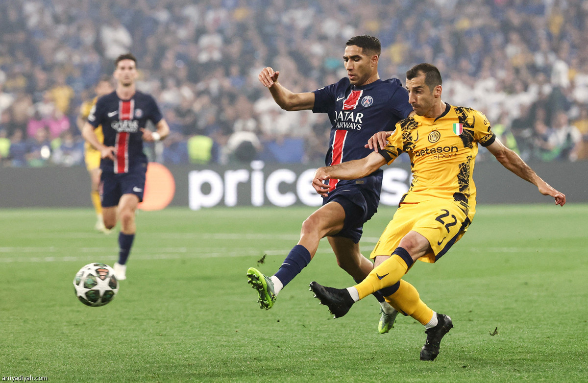 حكيمي.. هدف تاريخي