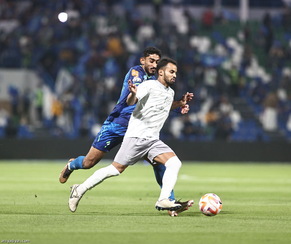 الطائي يهيمن.. ويحرم الفتح انتصاره الأول على ملعبه