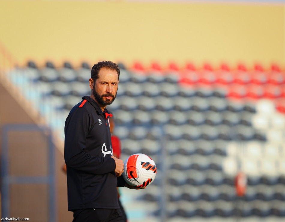 الرائد يستعيد الشهري قبل الاتحاد