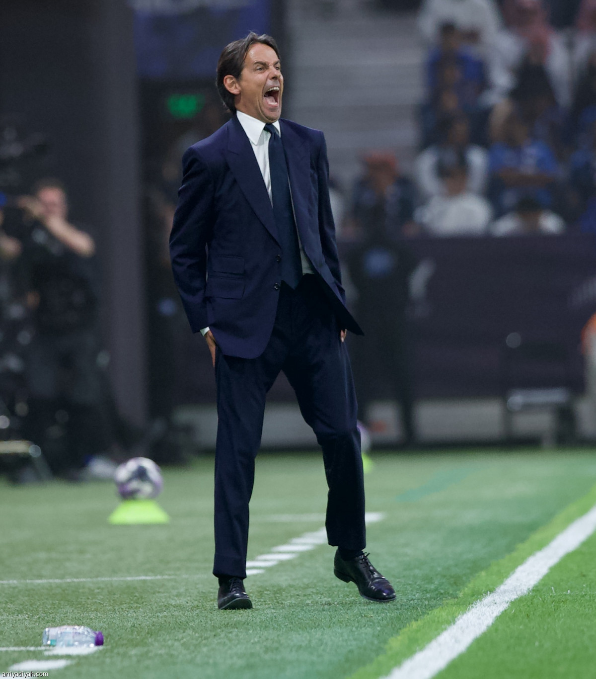 الأزرق يتعثر