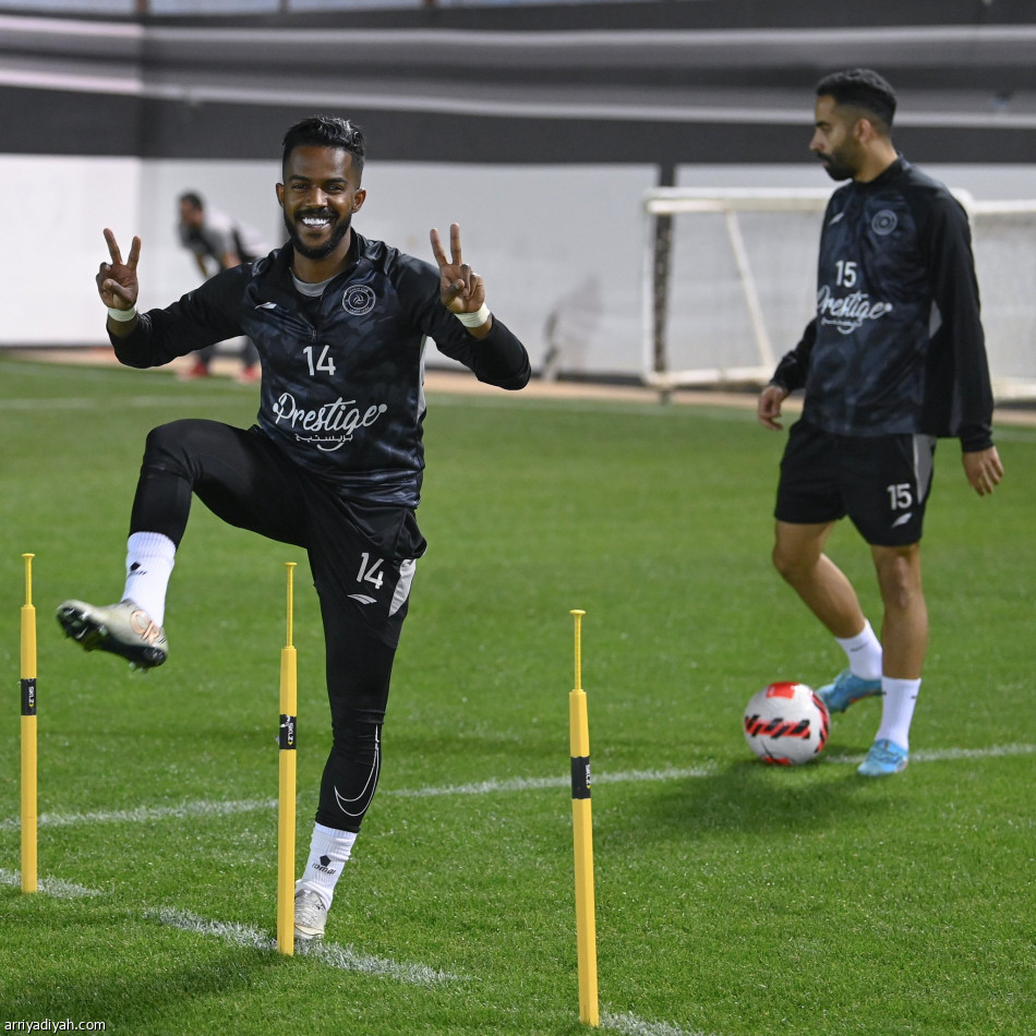 الشباب يكثف تحضيراته للباطن