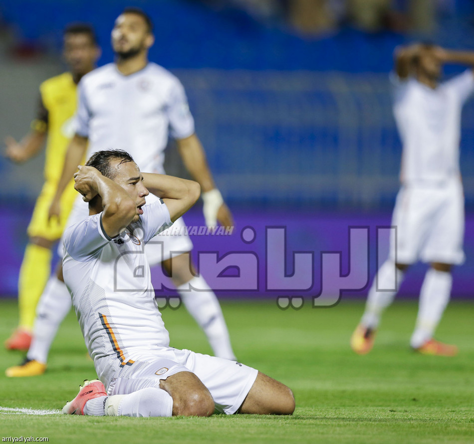 الحارس بن مصطفى يهدي أحد فوزاً ثميناً