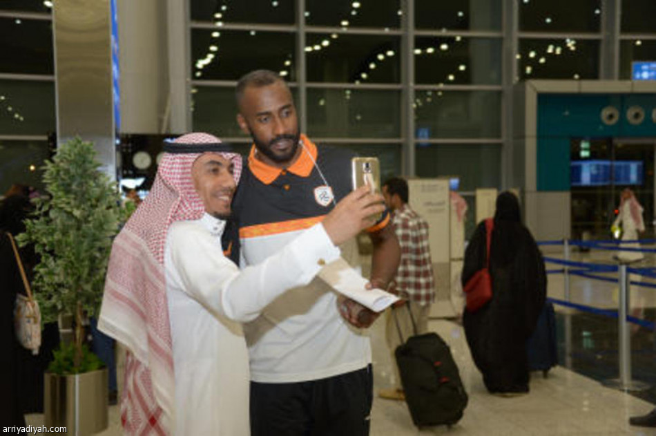 الشباب بكامل نجومه في جدة