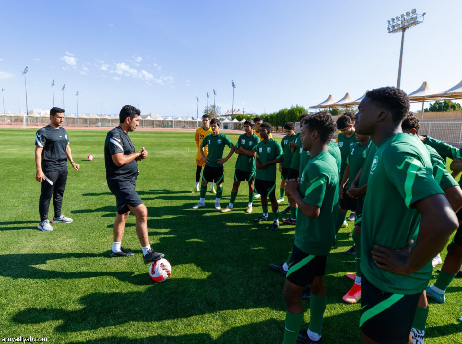 أخضر الناشئين يدشن معسكر الطائف