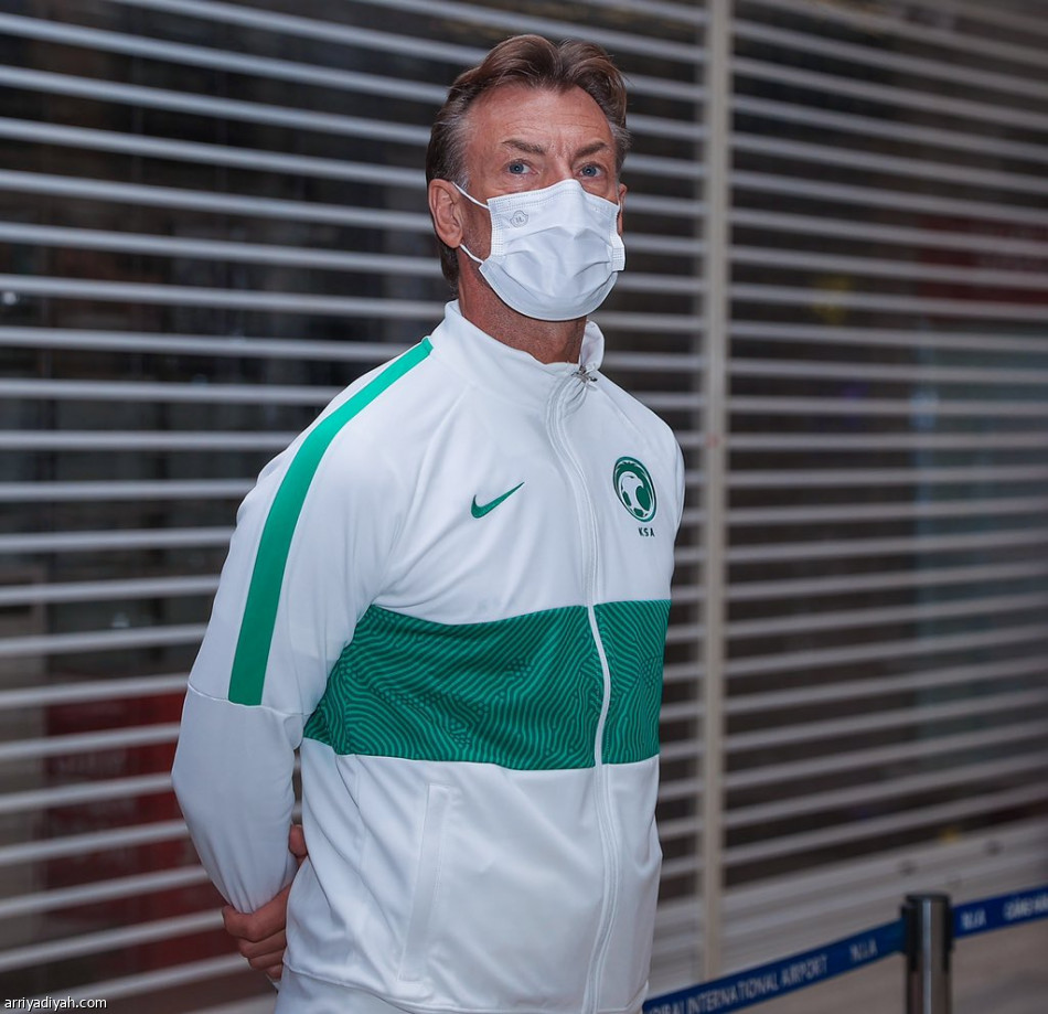 الأخضر يصل هانوي.. ويفتح ملف فيتنام