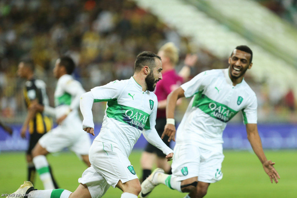 الأهلي يواصل مطاردة الهلال برباعية في شباك الاتحاد
