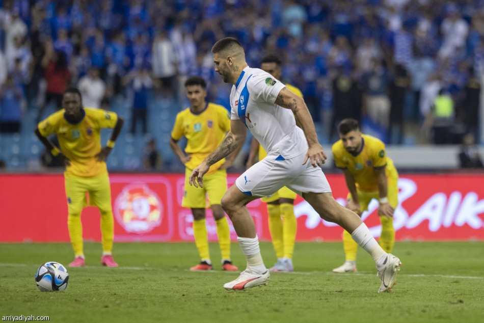 نيفيز وميتروفيتش يقودان الهلال إلى ربع نهائي كأس الملك