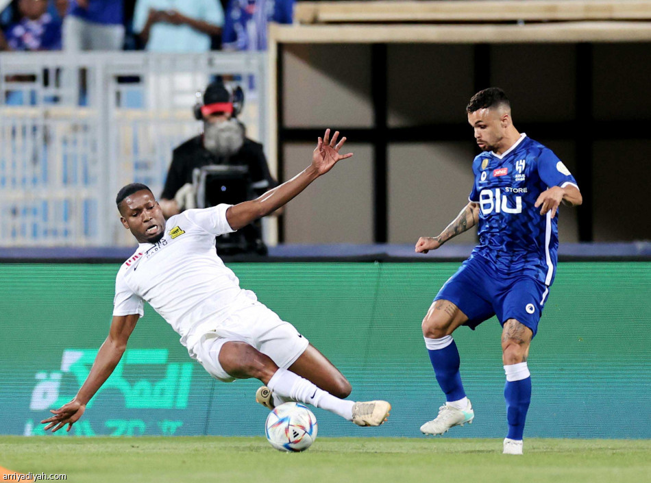 المبالغة 
هزت صدارة النمور