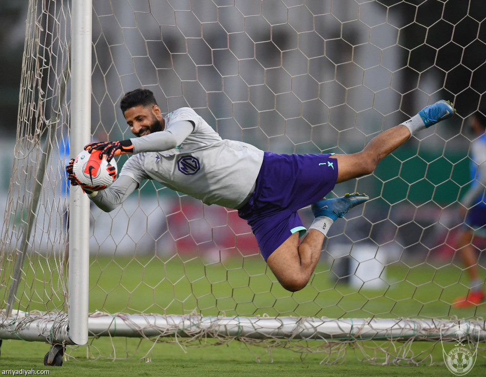 الأهلي يختبر إعداده أمام أبها