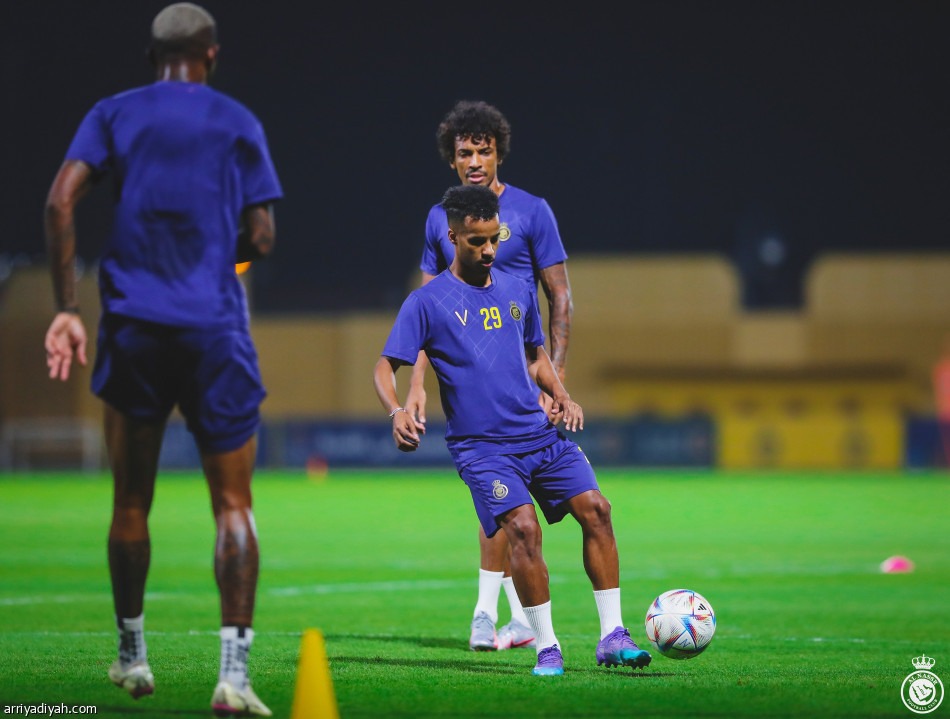 غريب ينتظم في تدريبات النصر