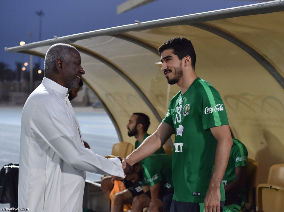 باوزا يستبعد ثنائي الهلال.. ويستدعي الخبراني