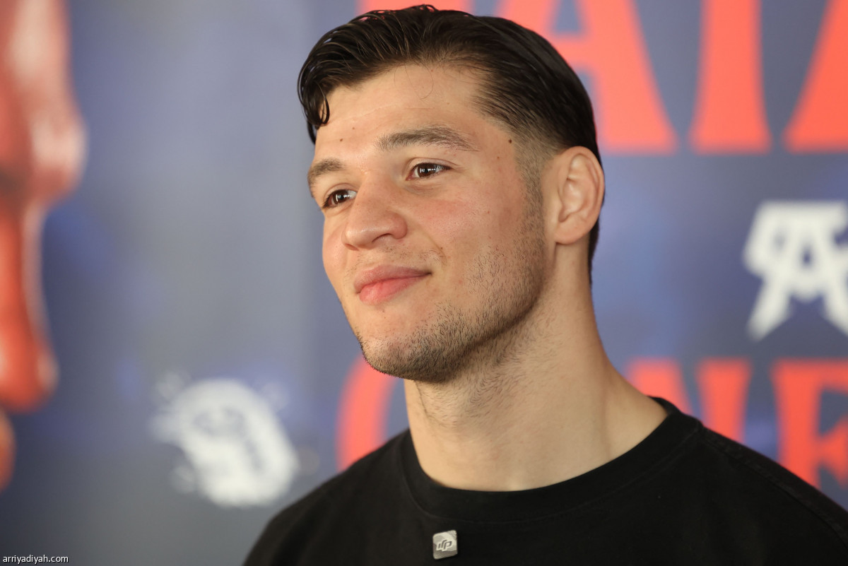 الأبطال يتحدثون