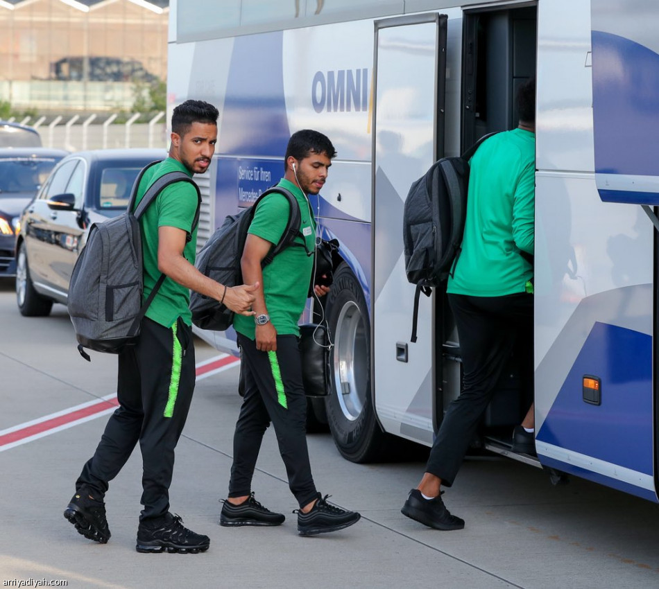 الأخضر يصل إلى كولونيا الألمانية