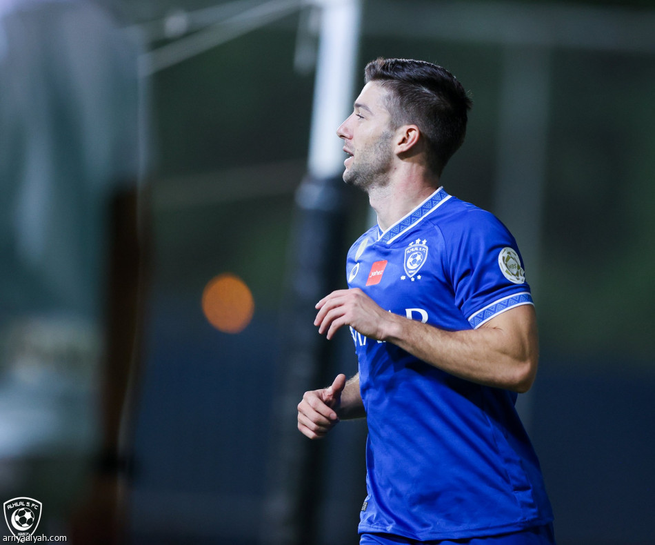 بثلاثية.. الهلال يكسب اختبار التعاون