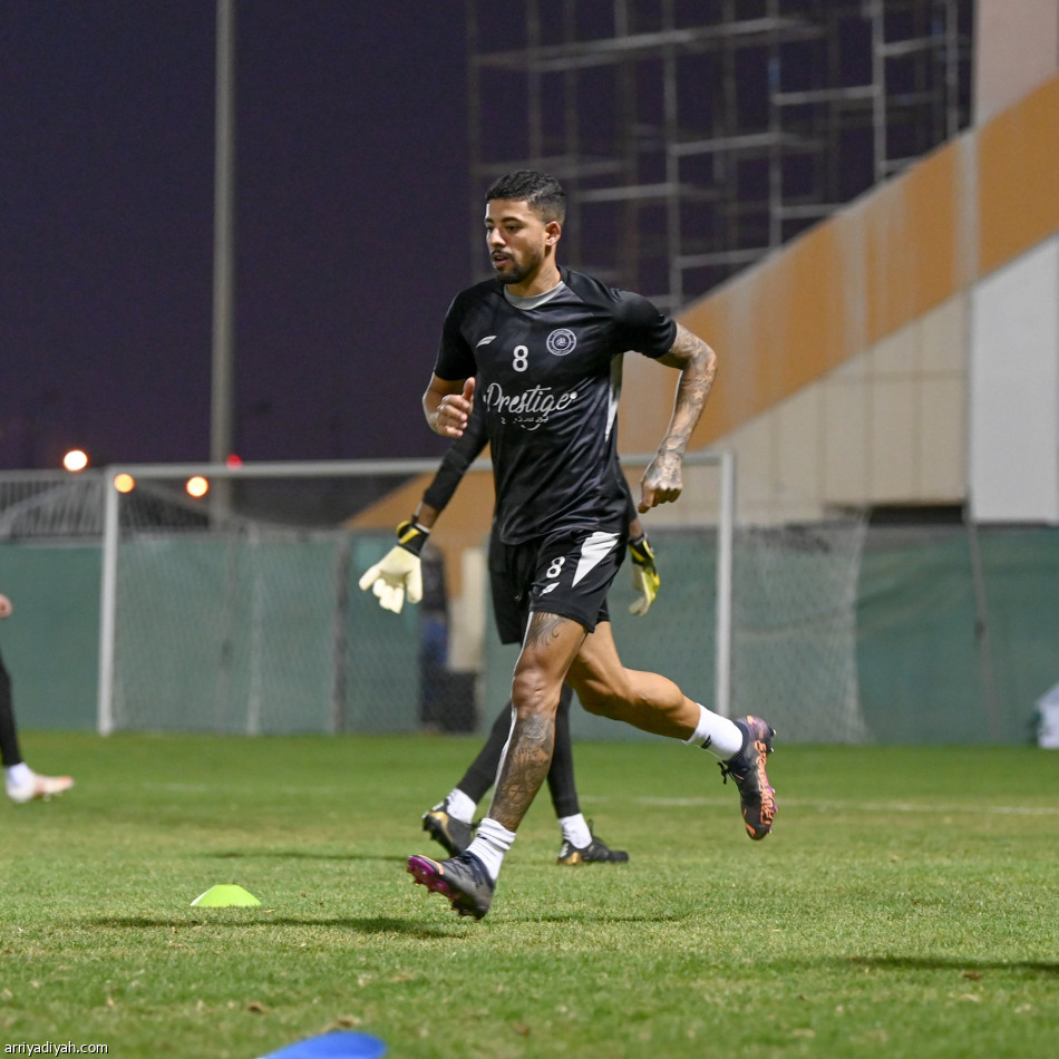 الشباب يفتح ملف الأهلي