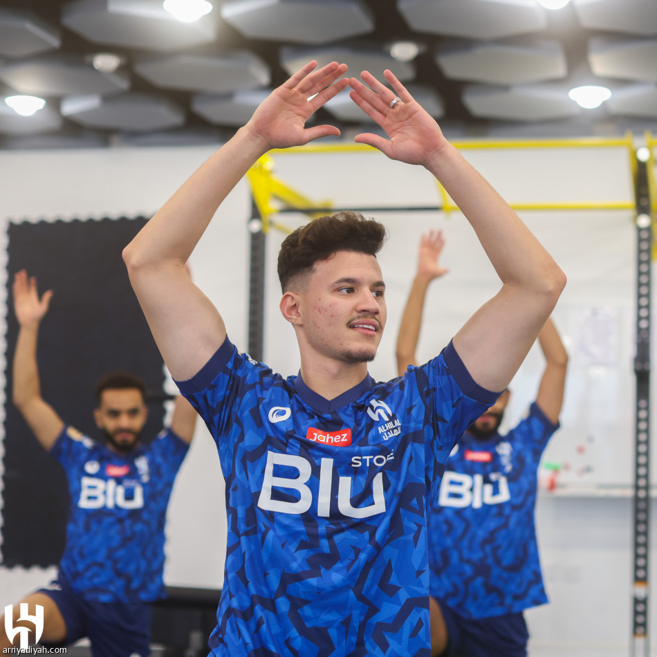 الشهري يشارك في تدريبات الهلال