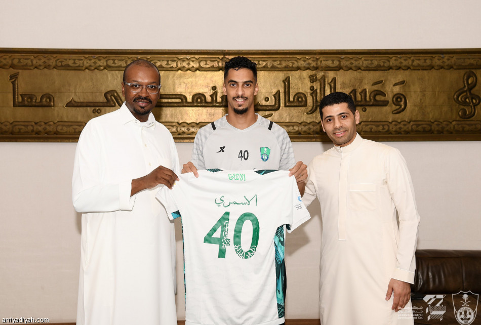 الأهلي يحتفظ بالأسمري 3 مواسم