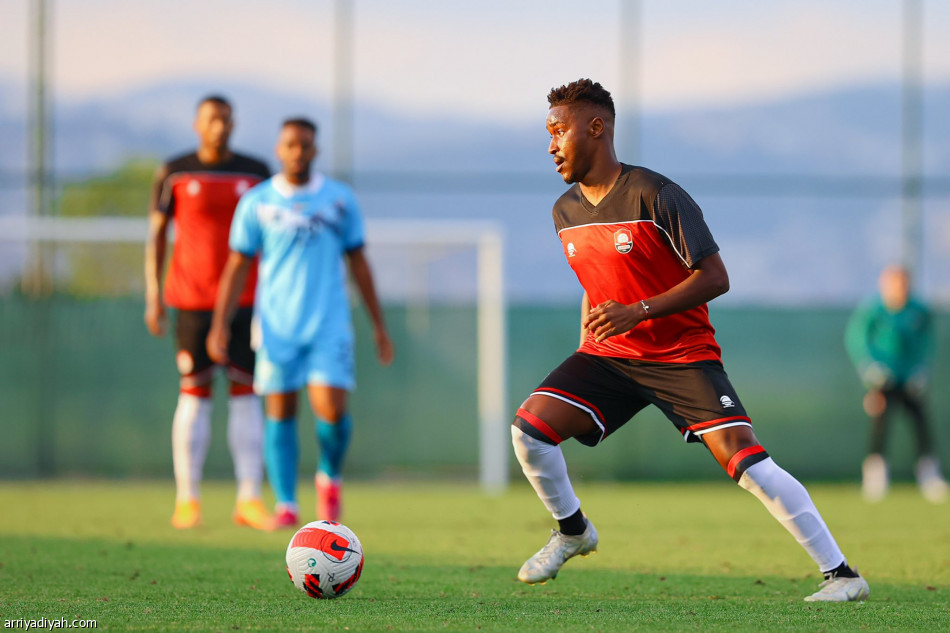 الرائد يتخطى حتا الإماراتي بثلاثية