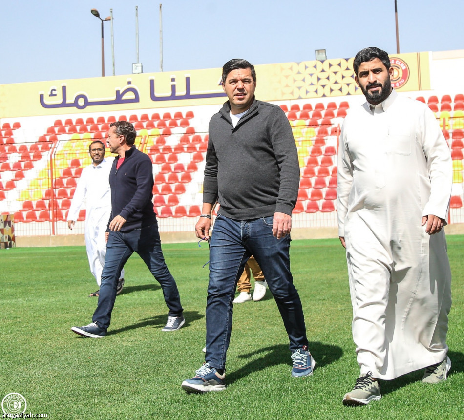 كونترا يبدأ مهمة ضمك باجتماع