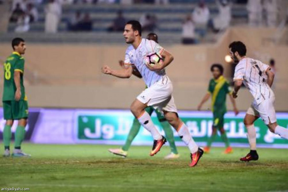 بهدفي هيبرتي وبن يطو .. الشباب يكسب الخليج ويطير إلى المركز الخامس