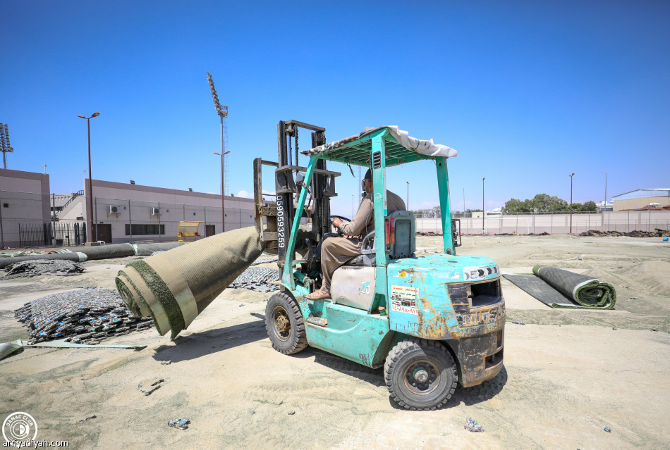 ضمك يطور ملعبه الجديد