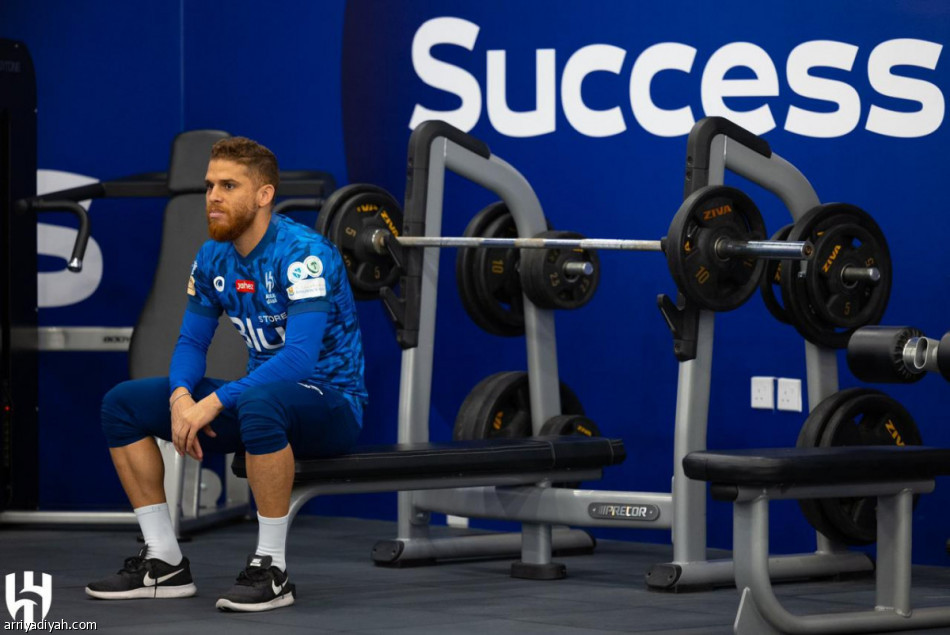 الشهراني يبدأ برنامجه والهلال يستعيد الفرج واليامي