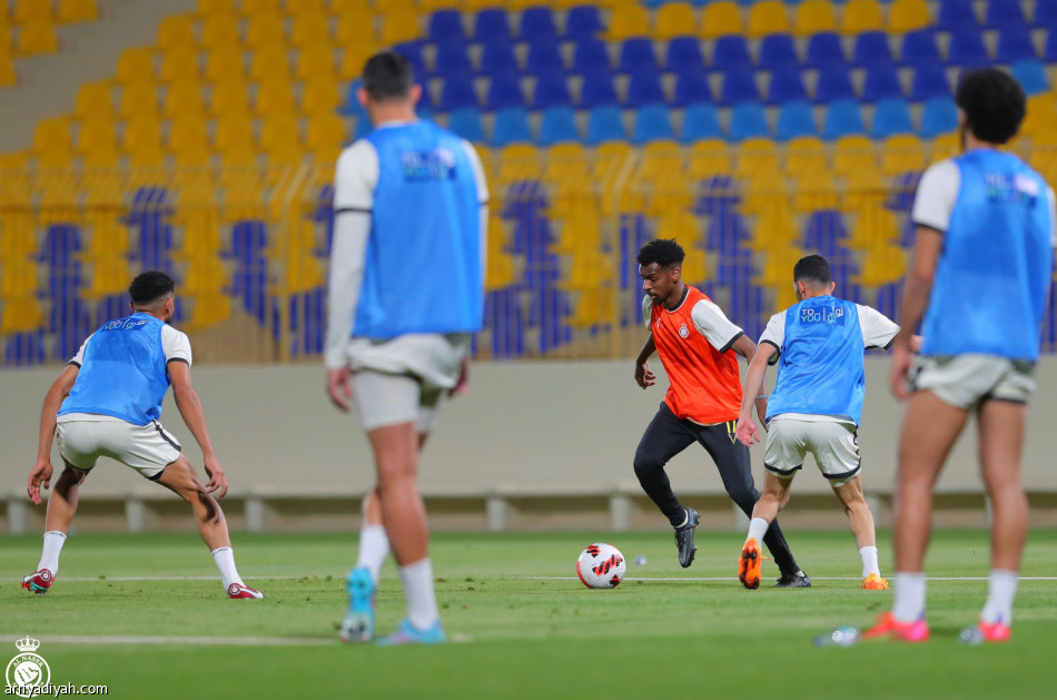النصر يناور قبل مواجهة الشباب