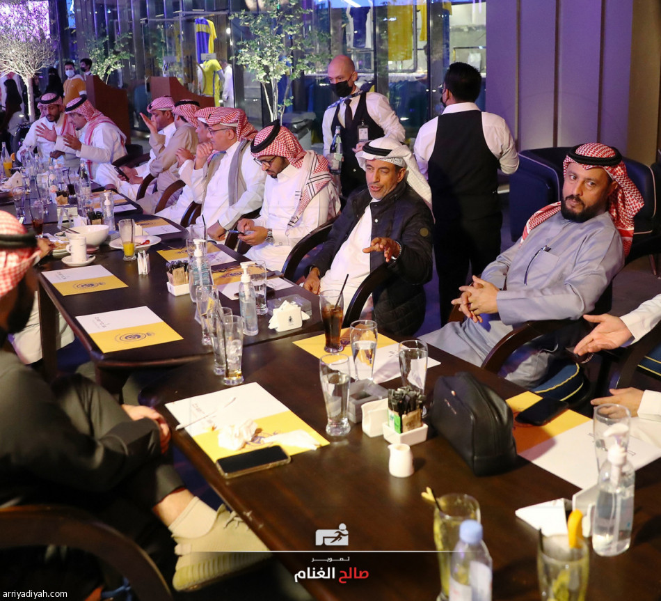 بوليفارد.. الوليد بن بدر يجمع النصراويين في مقهى الأصفر