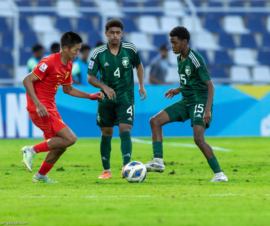 أخضر الناشئين يتصدر ويتجاوز الصين بثلاثية