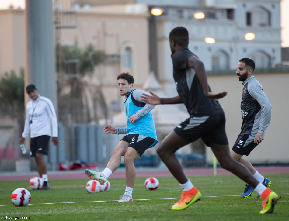 الشباب يتدرب 120 دقيقة