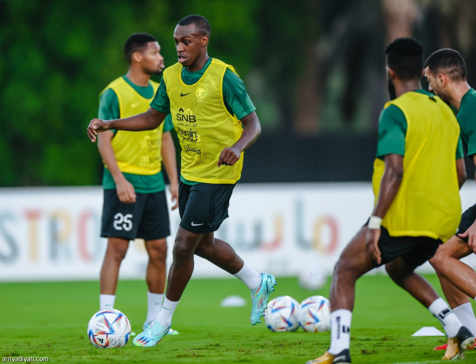 رينارد يجهز الأخضر بـ«الاستحواذ»