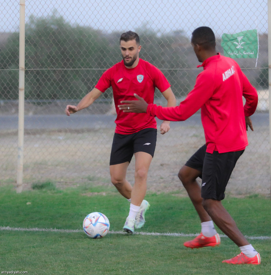 ميكيسوني يعزز خيارات أبها أمام الفيحاء