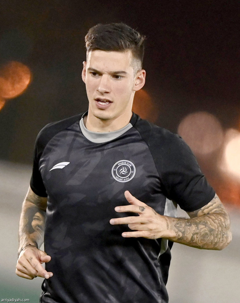 الاتحاد 
يعسكر بـ 8 أجانب