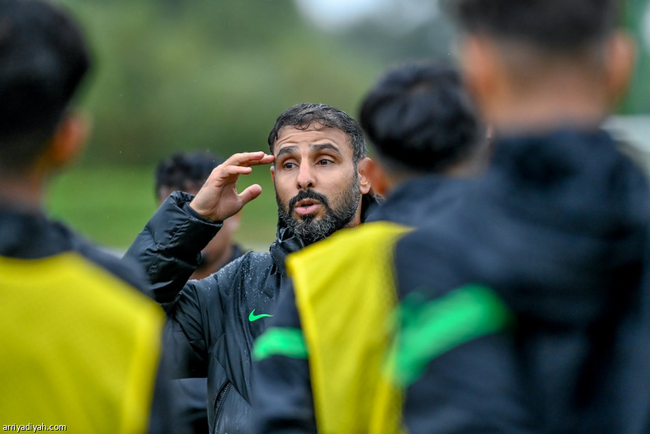 الشهري يرسم تكتيك الأخضر  الأولمبي قبل مقدونيا