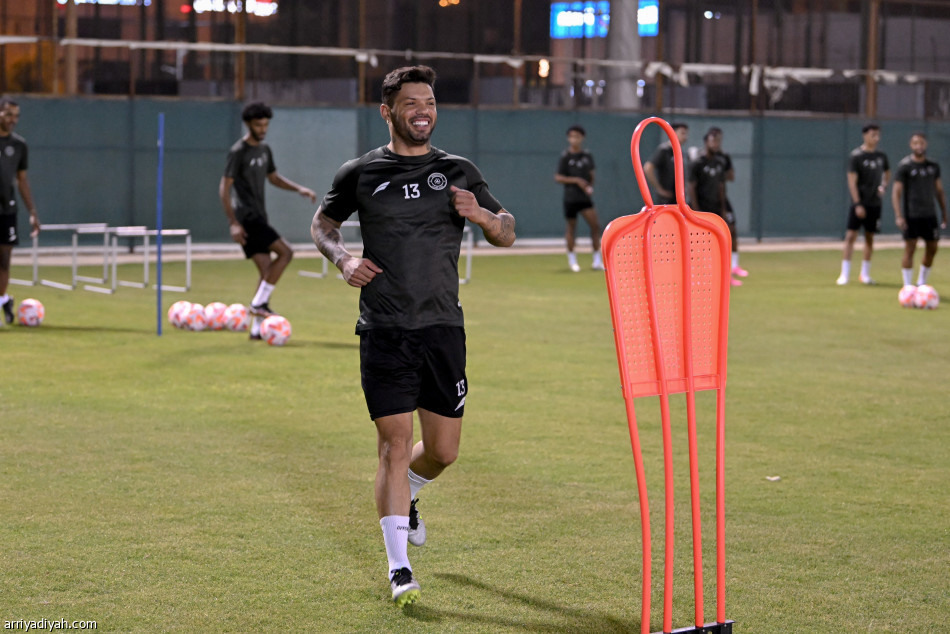 الشباب.. براون يكثف اللياقة والتكتيك