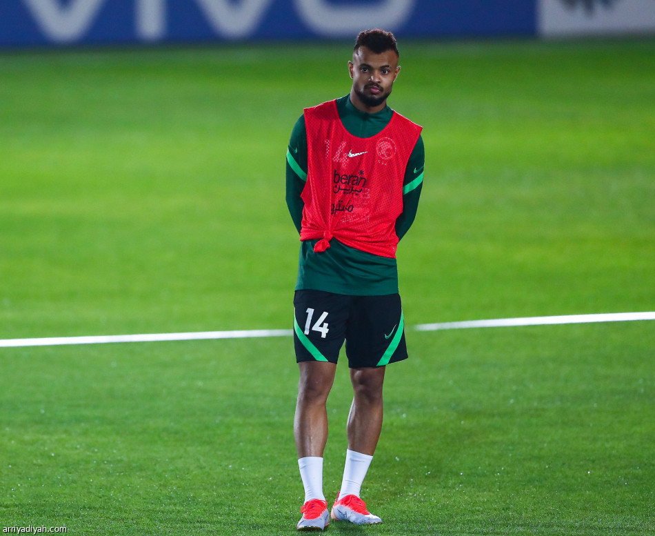 الأخضر يدشن تدريباته في الدوحة